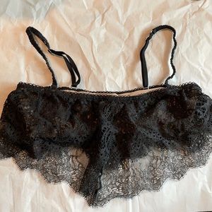 SET Victoria’s Secret black bralette and panty